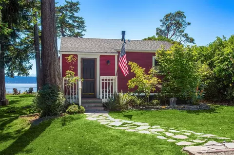 982 Sailview Ln, Camano Island, WA 98282