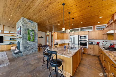 321 E Park Dr, Anacortes, WA 98221 photo 8