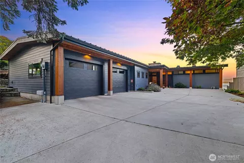 321 E Park Dr, Anacortes, WA 98221