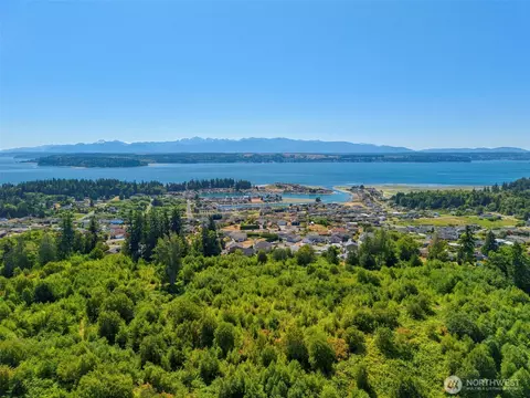 38052 Vista Key Dr NE, Hansville, WA 98340