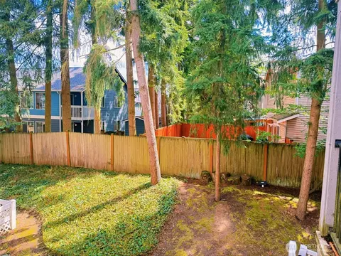 15415 35th Ave W #B202, Lynnwood, WA 98087