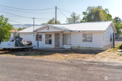 3004 Rock St, Malaga, WA 98828