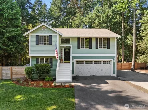 1099 Makah Pl, Fox Island, WA 98333