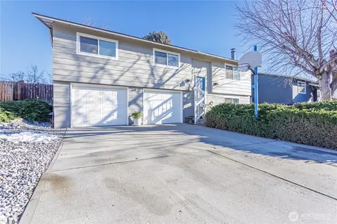 121 Ridgemont Dr, East Wenatchee, WA 98802
