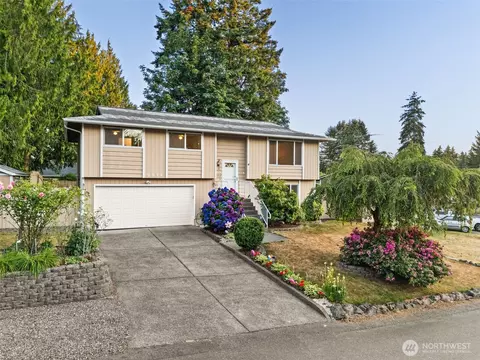 6814 Helena Dr NE, Bremerton, WA 98311