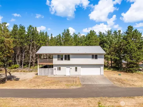 1205 116th Ln, Long Beach, WA 98631