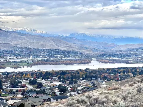 675 NE Tyler Pl, East Wenatchee, WA 98802