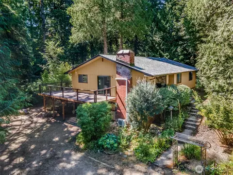 7813 Johnson Point Rd NE, Olympia, WA 98516
