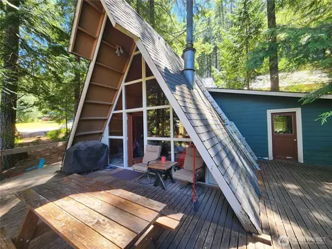 102 Forest Ln, Packwood, WA 98361