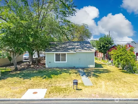 57 SE G St, Ephrata, WA 98823