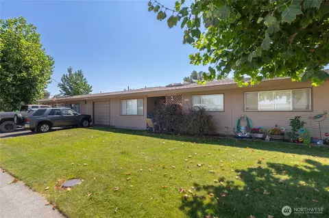 9035 Forrestal Ln, Moses Lake, WA 98837