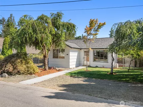 5709 W 1st St, Bremerton, WA 98312