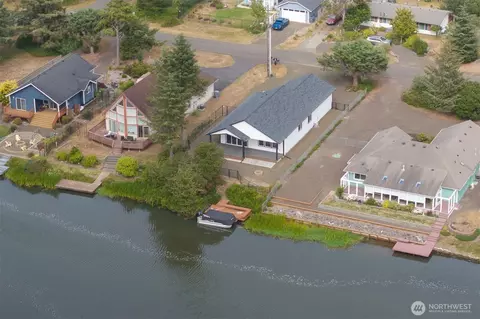 445 Canal Dr SE, Ocean Shores, WA 98569