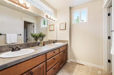 Bath - 22811 36th Dr SE, Bothell, WA 98021 photo 5 of 6