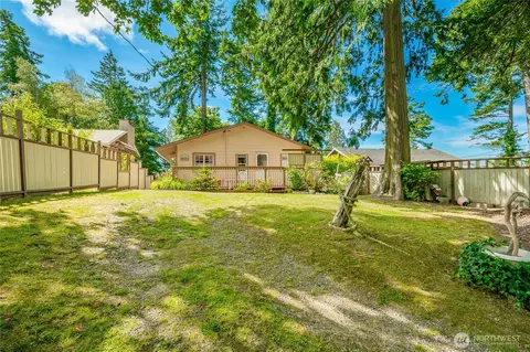 5045 Maple St, Blaine, WA 98230