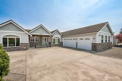 8118 Comox Rd, Blaine, WA 98230