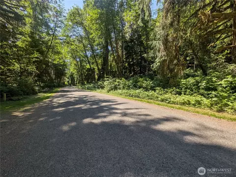 999 Kallman Rd, Forks, WA 98331