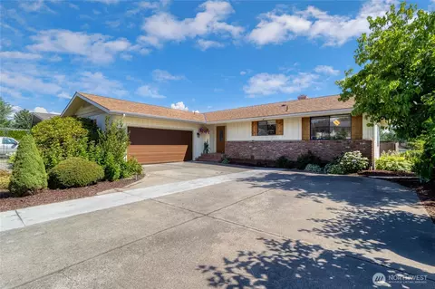 743 Village Way, Walla Walla, WA 99362