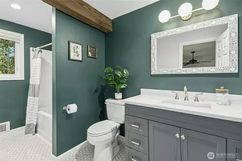 Bath - 211 200th Pl SE, Bothell, WA 98012 photo 3 of 4