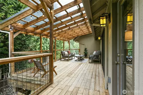 Exterior - 211 200th Pl SE, Bothell, WA 98012 photo 7 of 11