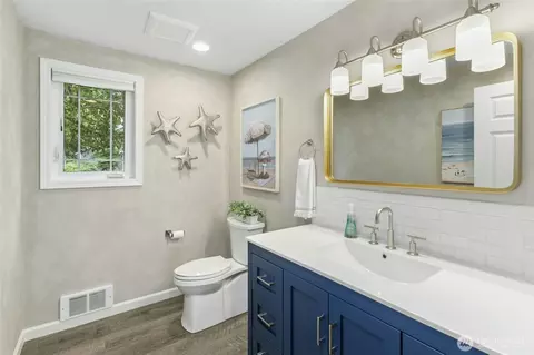 Bath - 211 200th Pl SE, Bothell, WA 98012 photo 1 of 4
