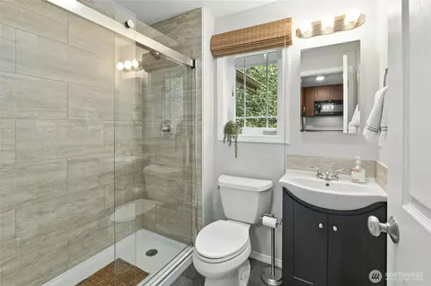 Bath - 211 200th Pl SE, Bothell, WA 98012 photo 4 of 4