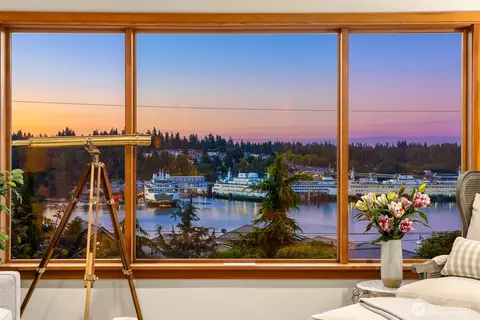 5788 Packard Ln NE, Bainbridge Island, WA 98110