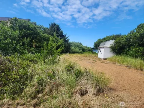 339 Sand Dune Ave NW, Ocean Shores, WA 98569