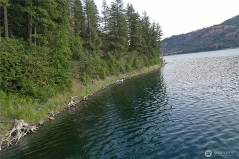 123 Lakefront Dr, Oroville, WA 98844