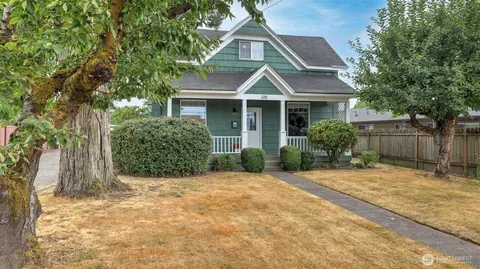 332 12th St NW, Puyallup, WA 98371