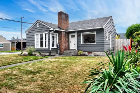 319 S Anacortes St, Burlington, WA 98233