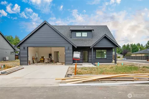 721 E 5th St, Nooksack, WA 98276