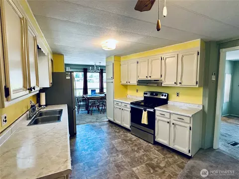 1106 Mountian Villa Loop, Enumclaw, WA 98022 photo 6
