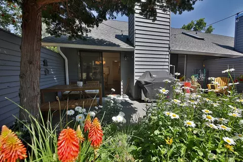 137 4th St #A4, Langley, WA 98260