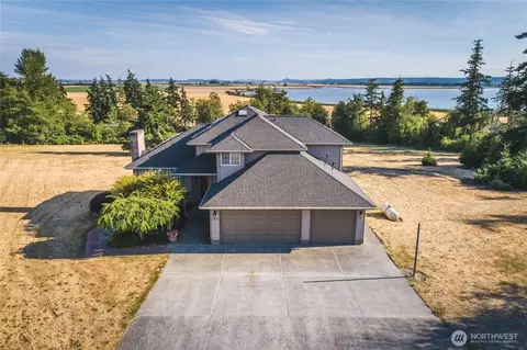 11374 Walker Rd, Mount Vernon, WA 98273