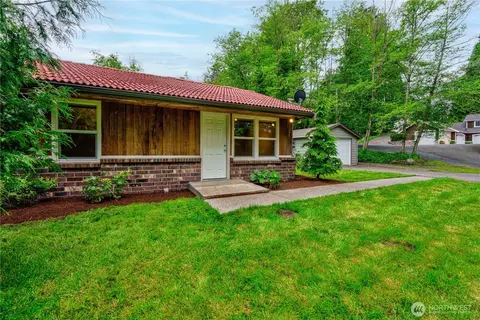 6229 202nd St NE, Kenmore, WA 98028