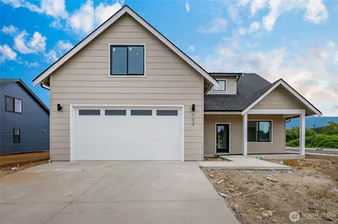 702 E 5th St, Nooksack, WA 98276