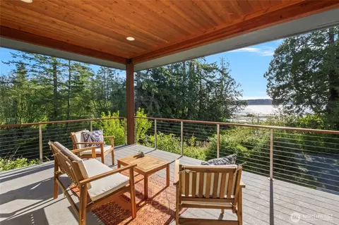 8996 Dearborn Ave, Blaine, WA 98230