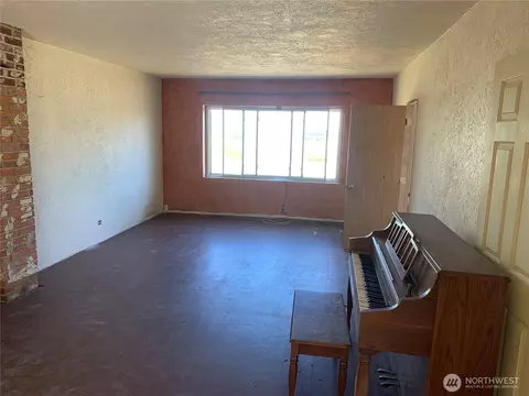Living - 3037 Massey Rd, Everson, WA 98247 photo 1 of 2