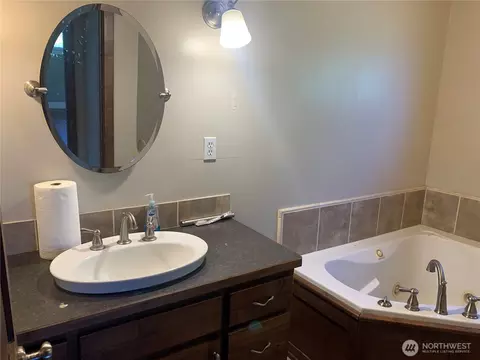 Bath - 3037 Massey Rd, Everson, WA 98247 photo 1 of 2