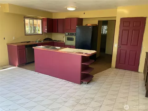 Kitchen - 3037 Massey Rd, Everson, WA 98247 photo 2 of 2