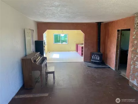 Living - 3037 Massey Rd, Everson, WA 98247 photo 2 of 2