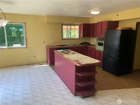 Kitchen - 3037 Massey Rd, Everson, WA 98247 photo 1 of 2