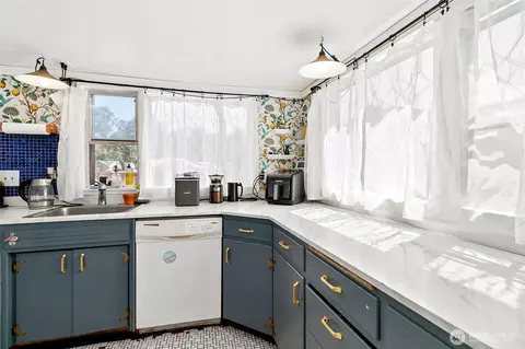 Kitchen - 14710 149th Avenue Ct E, Orting, WA 98360 photo 2 of 4