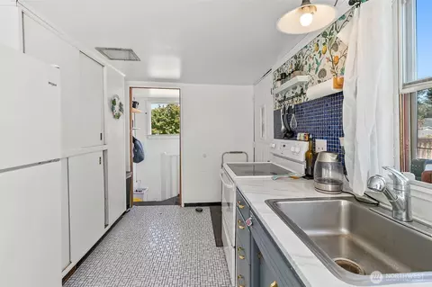 Kitchen - 14710 149th Avenue Ct E, Orting, WA 98360 photo 4 of 4