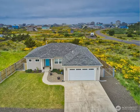 1409 Diamond Head Ave SW, Ocean Shores, WA 98569