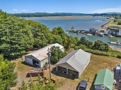 12 Rhoades St, Bay Center, WA 98527