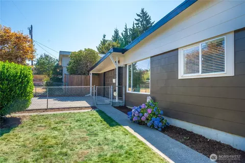 2209 NE 9th St, Renton, WA 98056