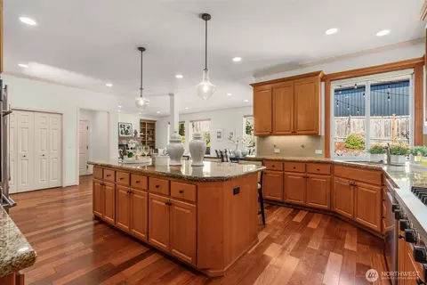 Kitchen - 2022 240th Pl SE, Bothell, WA 98021 photo 3 of 4