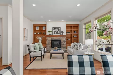 Living - 2022 240th Pl SE, Bothell, WA 98021 photo 2 of 4